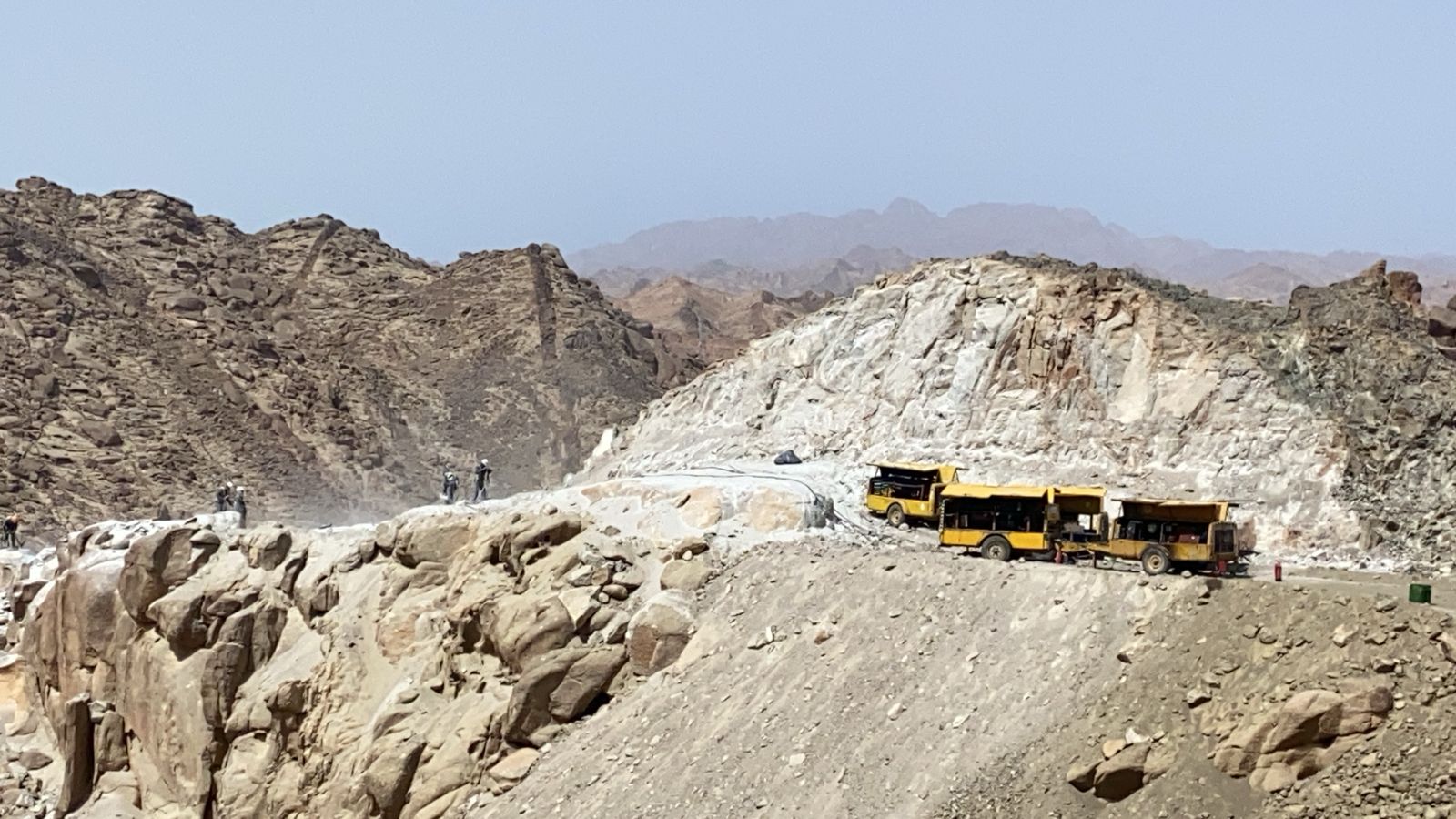 صورة من نيوم OHTL — طرق الوصول والأعمال الترابية